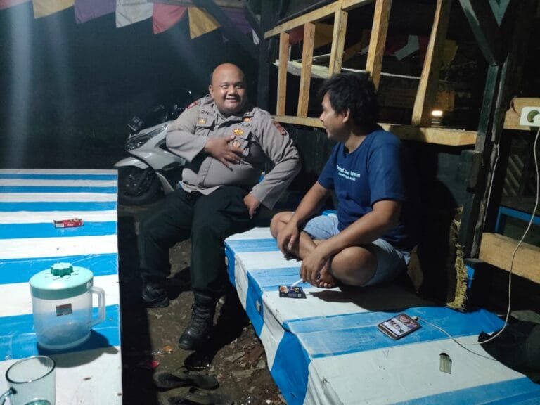 Bhabinkamtibmas Polsek Telagasari Sosialisasikan Layanan 110 Kepada Masyarakat