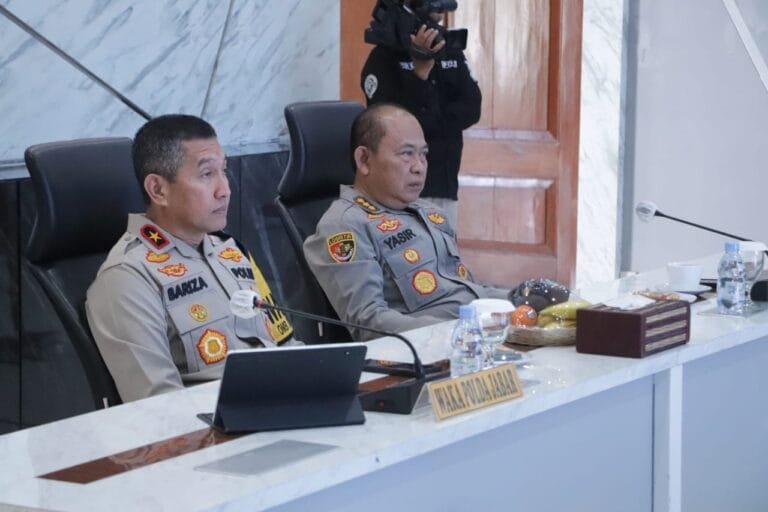 WAKAPOLDA JABAR HADIRI PERESMIAN GEDUNG KEMALA KANTOR PENGURUS PUSAT YAYASAN KEMALA BHAYANGKARI SECARA DARING MELALUI APLIKASI ZOOM MEETING