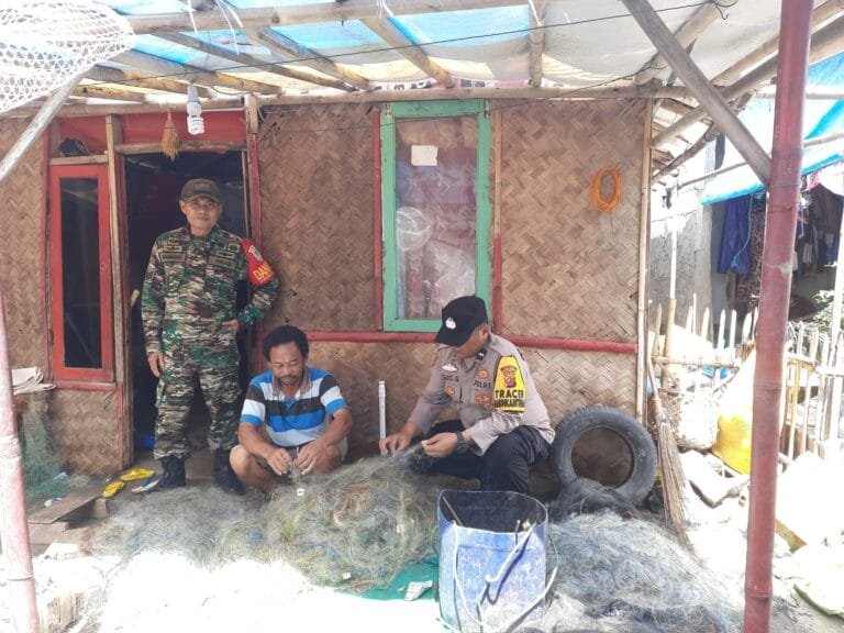 Bhabin Polsek Cibuaya Polres Karawang Melaksanakan Himbauan terkait Kamtibmas ke Warga Masyarakat