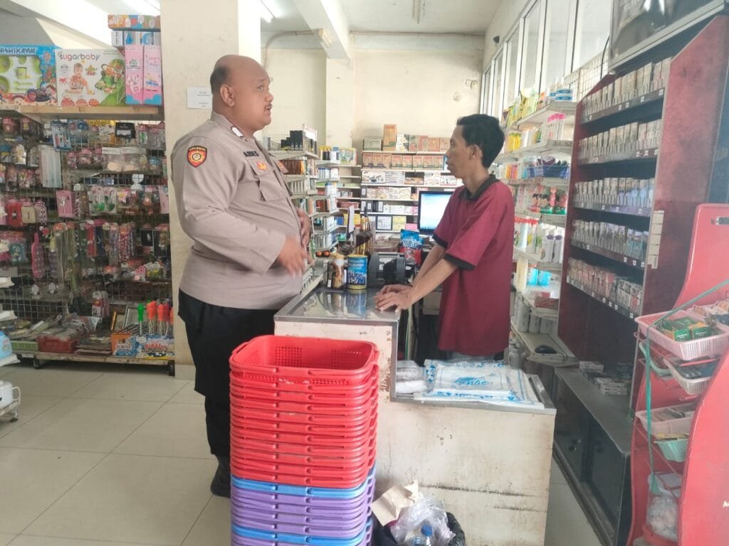 Polsek Telagasari Lakukan Patroli Rutin dan Himbau Pemilik Toko Waspada C3