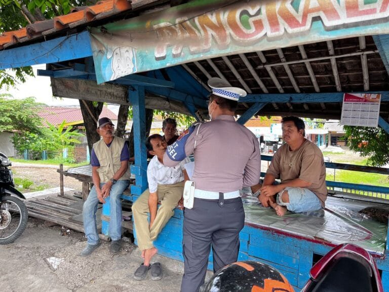 Satlantas Polres Karawang Sosilisasi Keselamaran Berkendara untuk Masyarakat