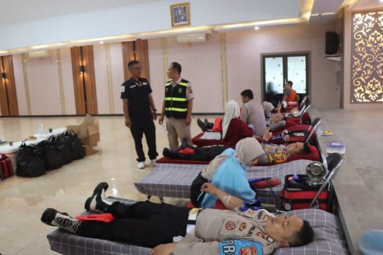 Dukung Program Kesehatan Masyarakat Polres Garut Gelar Kegiatan Bhakti Kesehatan Polri Donor Darah