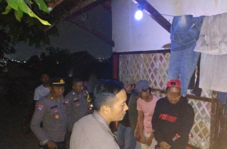 Polres Garut Grebek Sekelompok Pemuda Dan Pemudi Yang Mabuk Di Muka Umum