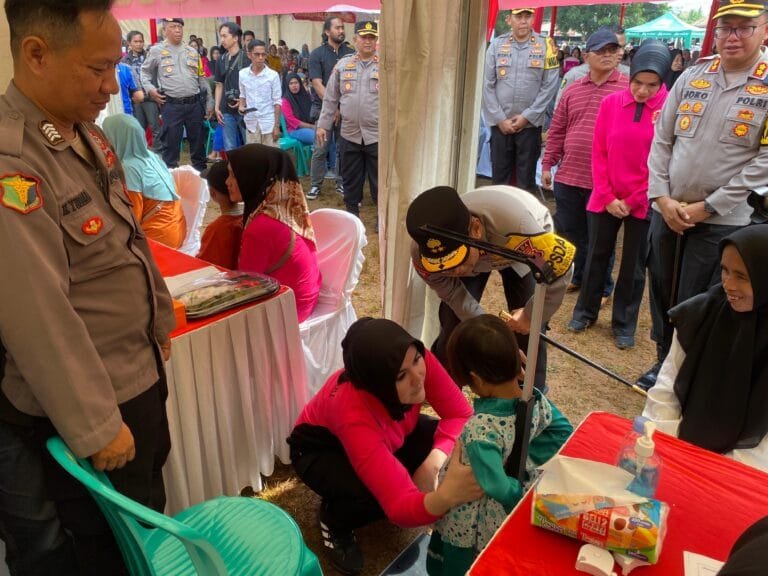 Polres Tasik Kota Gelar Cegah Stunting, Bagikan Makanan Tambahan Gratis dan Sembako,Polres Tasik Kota—Polres Tasikmalaya Kota menggelar kegiatan percepatan penurunan stunting,guna menekan angka stunting menuju Indonesia Emas 2045.
