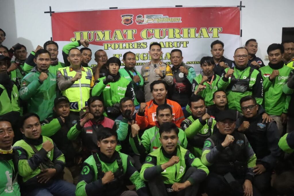 Lakukan Jum’at Curhat Kapolres Garut Terjun Langsung Berkomunikasi Dengan Warga