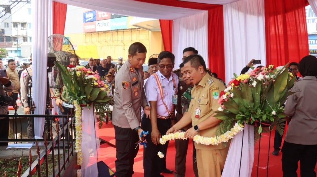 Kapolres Dan Bupati Karawang Resmikan Monumen Keselamatan Kab Karawang