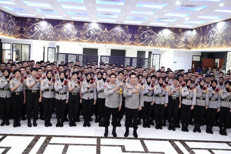 KAPOLDA JABAR PIMPIN UPACARA SERAH TERIMA LATIHAN KERJA TARUNA TINGKAT III ANGKATAN 56 / BATALYON PRESISI DI POLDA JABAR