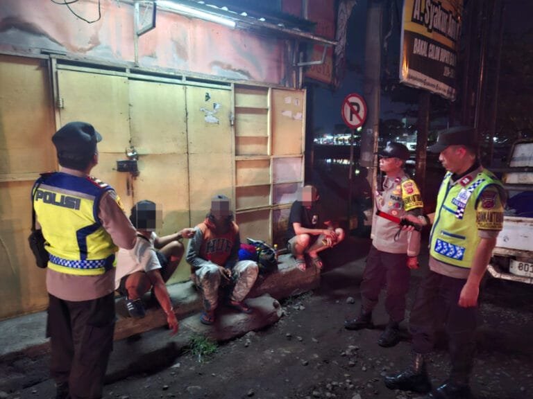 Operasi Gabungan Polsek Tarogong Kidul Berhasil Amankan Sejumlah Knalpot Tidak Sesuai Spesifikasi Teknis Dan Ratusan Miras