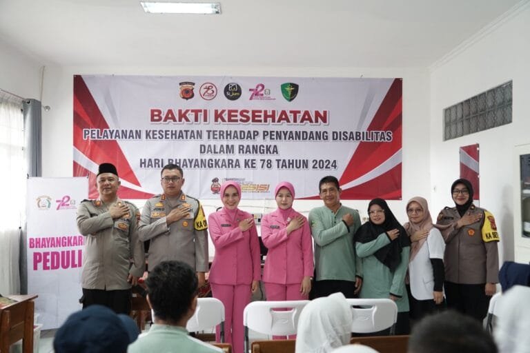 Polres Tasik Kota Melaksanakan Bakti Kesehatan Terhadap Penyandang Disabilitas SLB ABC Yayasan Insan Sejahtera