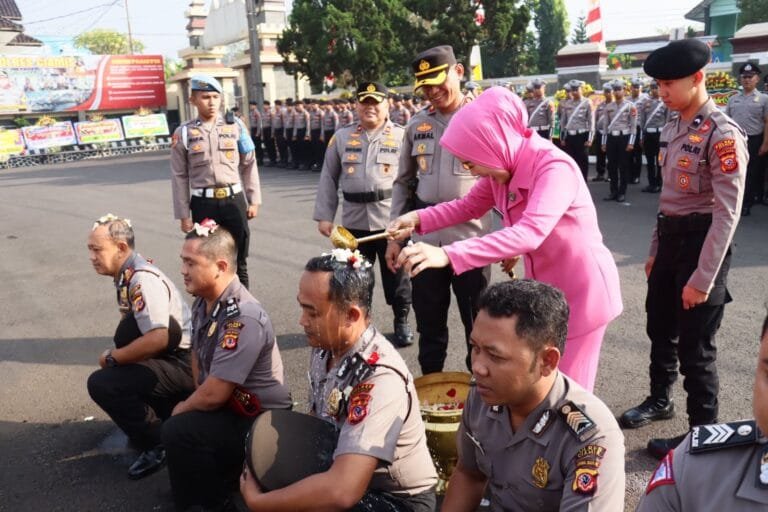 Momen Hari Bhayangkara ke-78, 28 Anggota Polres Ciamis Terima Kenaikan Pangkat Setingkat Lebih Tinggi