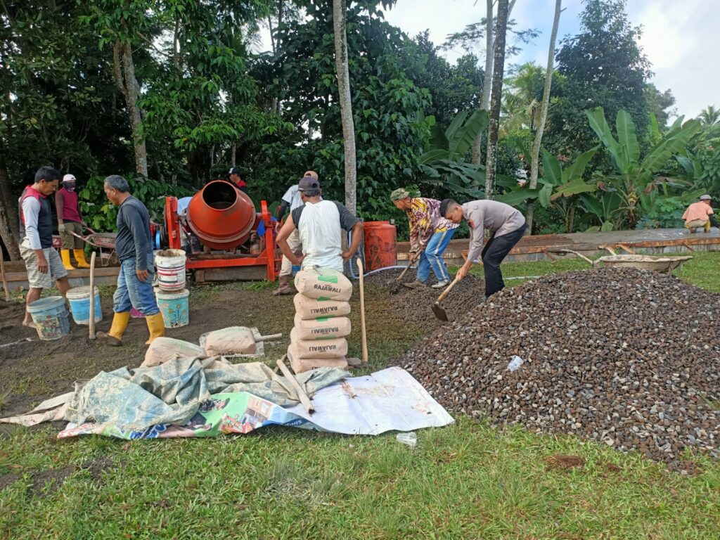 Humanis, Polsek Rajadesa Polres Ciamis Monitoring Pembangunan Joging Track Sirnajaya 1 IMG 20240703 WA0135