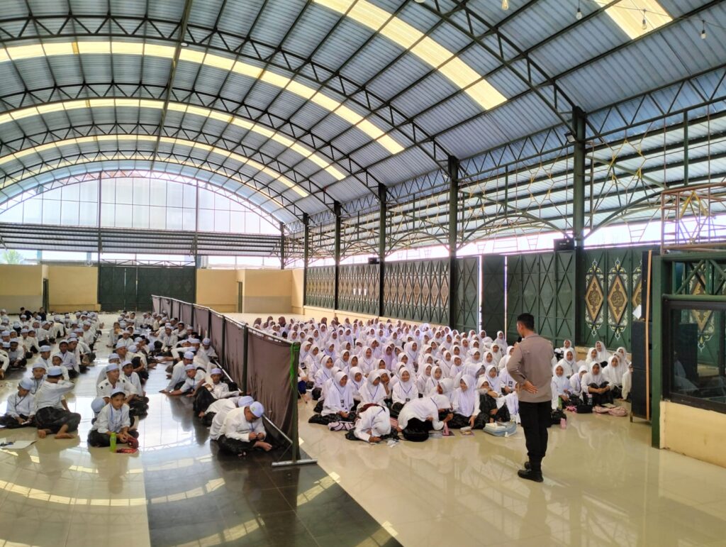 Polres Garut Berikan Pembinaan Kepada Siswa Baru 1 IMG 20240716 WA0027