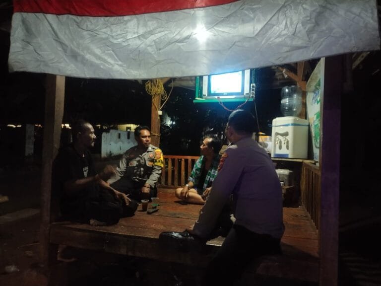 Antisipasi Berbagi Gangguan Kamtibmas Patroli Polsek Kotabaru Sambangi Pos Kamling