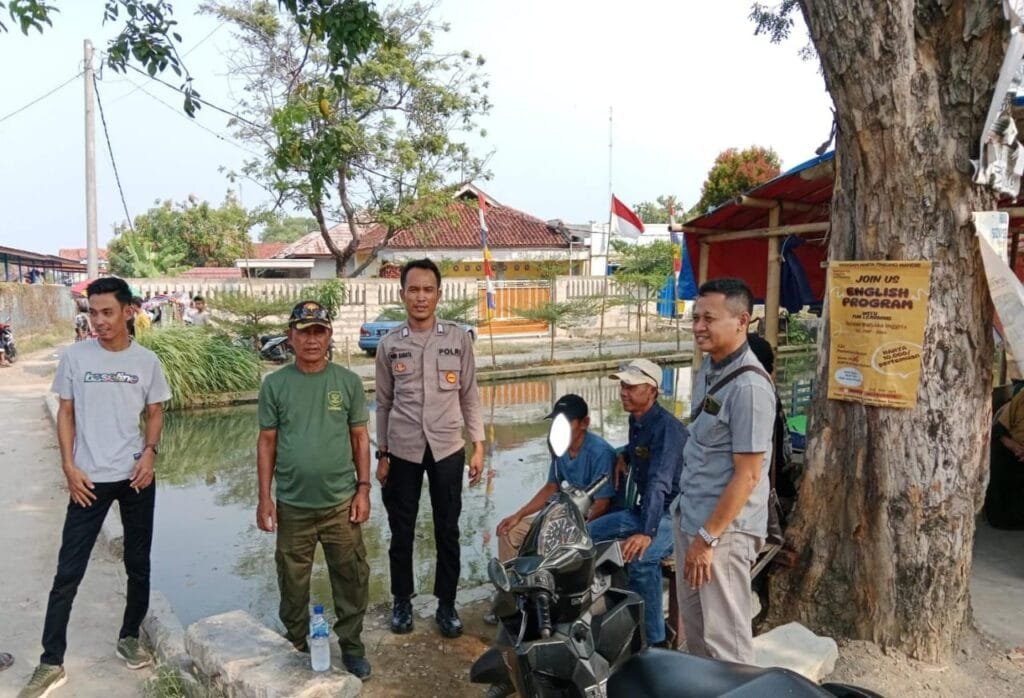 Anggota Polsek Tirtajaya menghimbau Masyarakat Desa Pisangsambo terkait Keamanan dan Ketertiban Masyarakat
