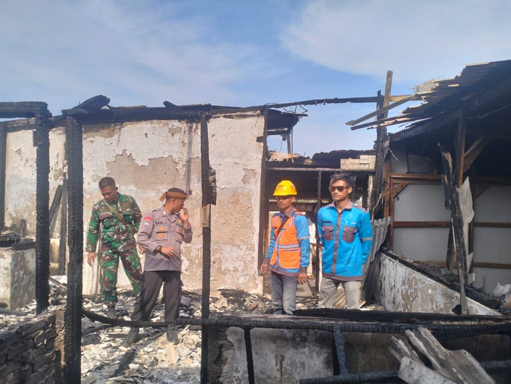 Polsek Pameungpeuk Cek TKP Kebakaran Cafe di Sayang Heulang 1 IMG 20240817 WA0058