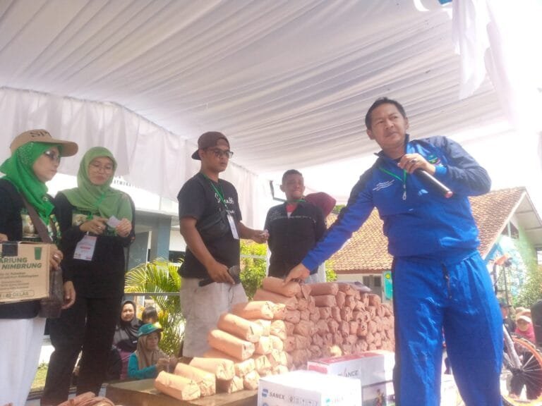 Dua Ribu Warga Pangatikan , Ikuti Jalan Santai Bersama Yayasan Amanah Aminah Maemunah & Karang Taruna Babakan Loa