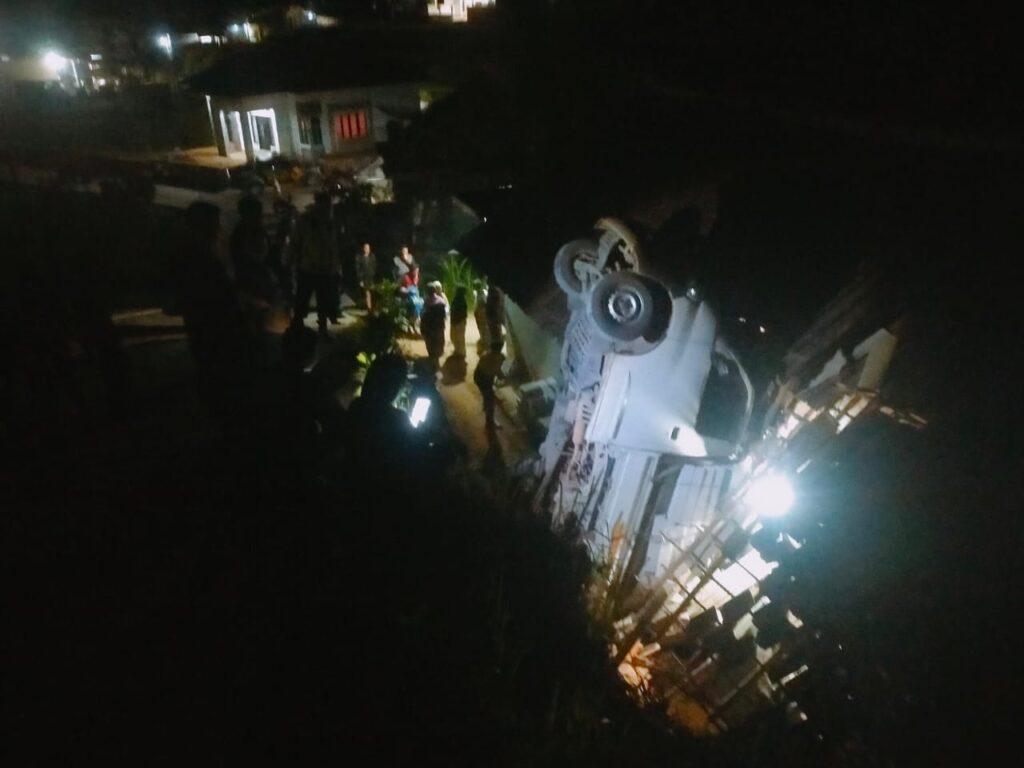 Polsek Banjarwangi Evakuasi Kecelakaan Tunggal 1 IMG 20240829 WA0012