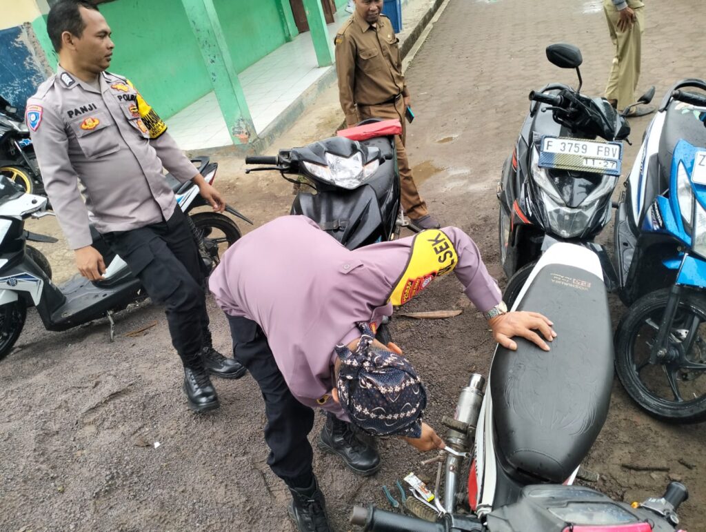 Polsek Banjarwangi Gelar Razia Knalpot Bising di SMPN 2 Banjarwangi 1 IMG 20240909 WA0035