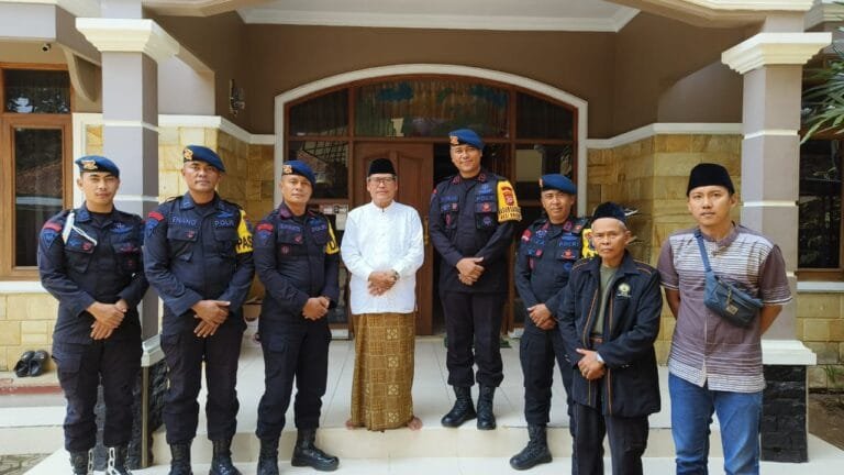 Sat brimob Polda Jabar Silaturahmi ke Ponpes Miftahul khoer Tasikmalaya