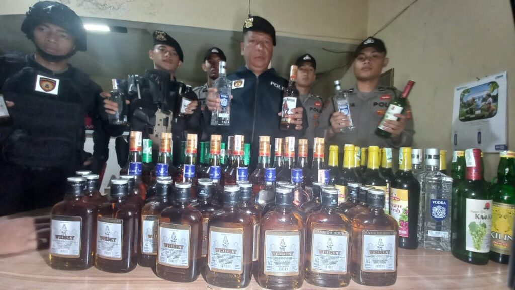 Diduga Hendak Edarkan Miras Impor Di Kota Tasikmalaya, Sebuah Mobil Minibus Diamankan Polisi. 1 IMG 20240920 WA0045