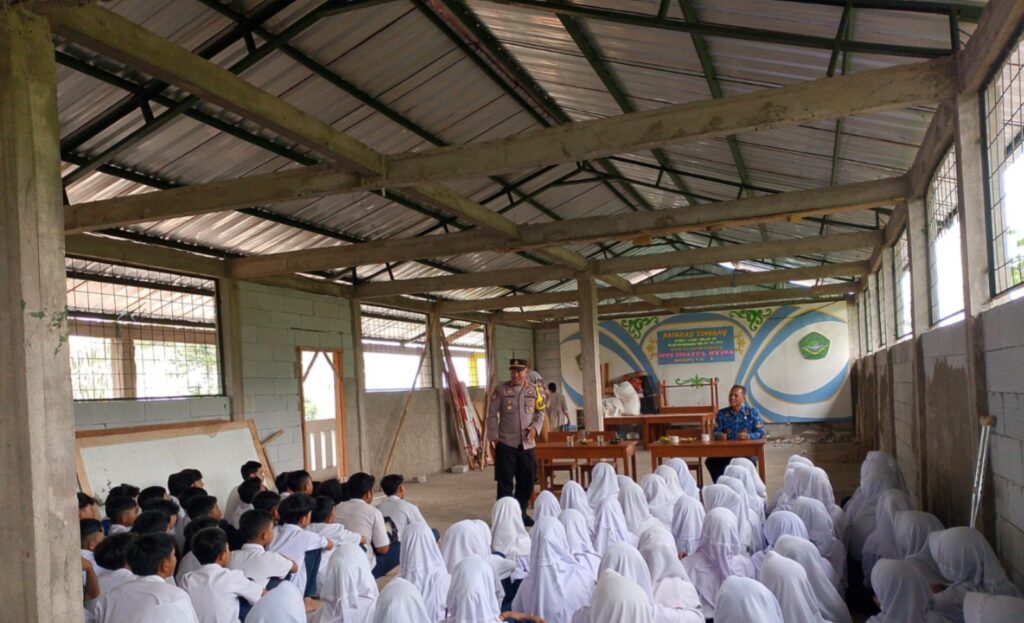 Kapolsek Singajaya Berikan Pembinaan Dan Penyuluhan Kepada Siswa Mts Insanul Husna 1 IMG 20241001 WA0060