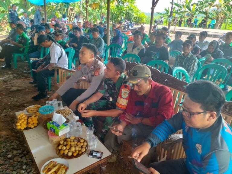 Cipkon di Masyarakat, Polsek Lakbok Polres Ciamis Datangi Hajatan Warga Kutawaringin