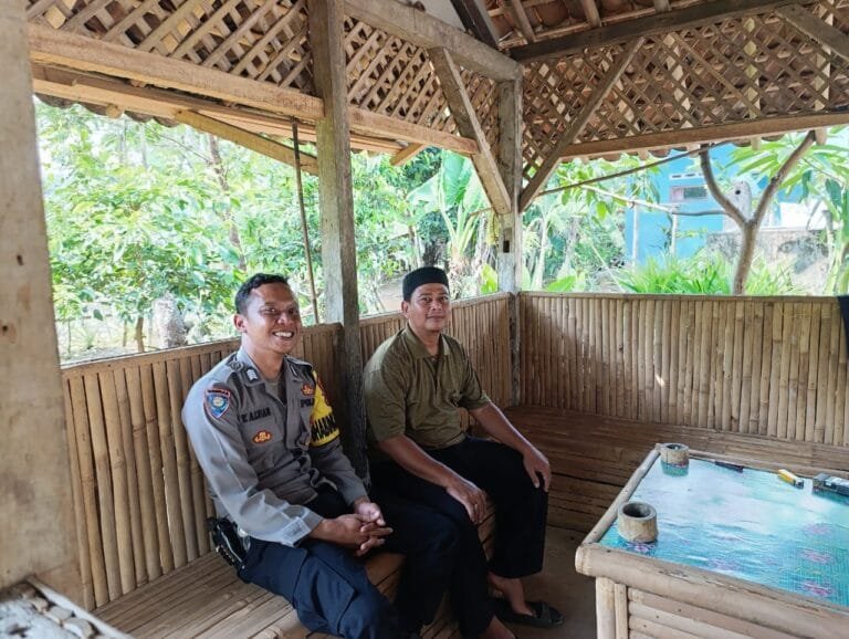 Ops Mantap Praja, Polsek Cikoneng Polres Ciamis Patroli Dialogis Koorkom ke Warga Cintaharja