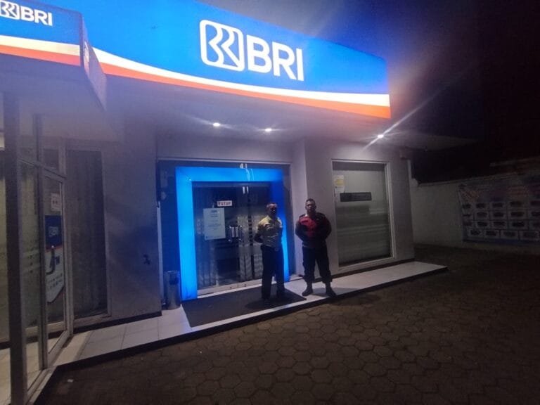 Berikan Rasa Aman di Malam Hari, Polsek Cijeungjing Polres Ciamis Intens Patroli Biru