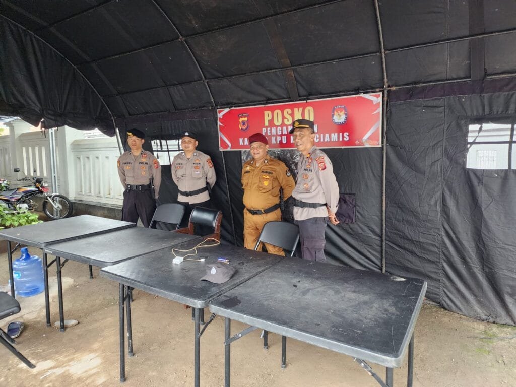 Ops Mantap Praja, Polres Ciamis Siagakan Personel PAM di Kantor KPU Kabupaten Ciamis