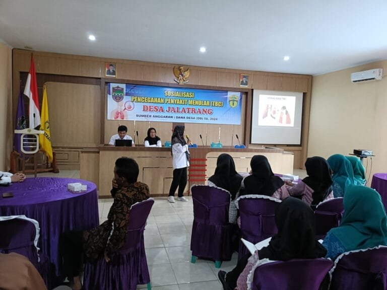 Polsek Cipaku Polres Ciamis Ikut Sosialisasi Penyakit Menular ke Masyarakat Desa Jalatrang