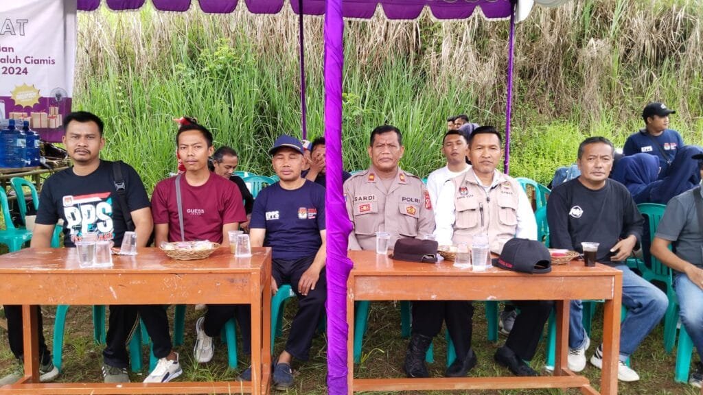 Polsek Banjarsari Polres Ciamis Hadiri Sosialisasi Pilkada Serentak 2024 Tingkat Desa Pasawahan