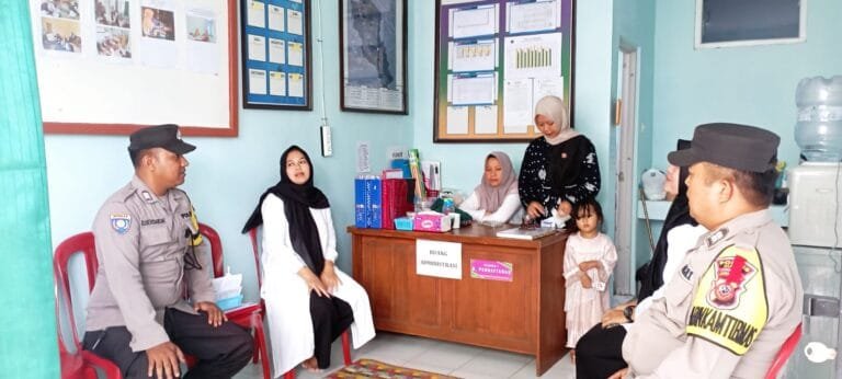 Berikan Rasa Nyaman, Polsek Kawali Polres Ciamis Patroli Dialogis di Siang Hari