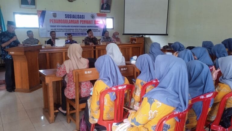 Polsek Sukadana Polres Ciamis Ikut Sosialisasi Penyakit Menular ke Kader PKK Desa Margajaya