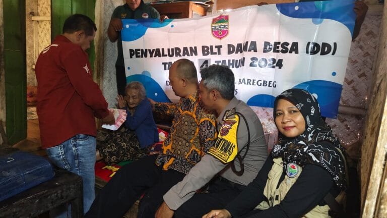 Polsek Ciamis Polres Ciamis Terjunkan Personel Amankan Penyaluran BLT DD di Desa Karangampel