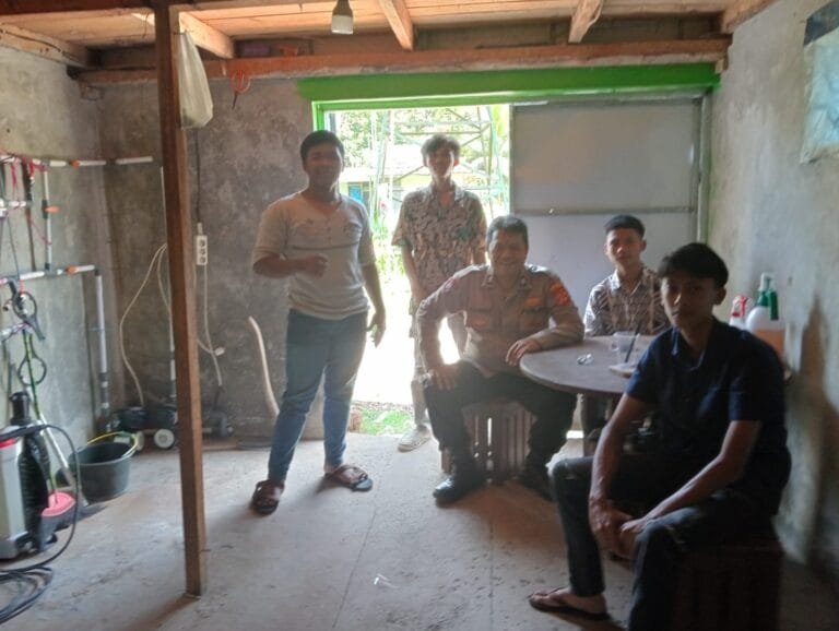 Perkuat Sinergitas, Polsek Sukadana Polres Ciamis Koorkom Pekat ke Warga di Citamiang Kulon