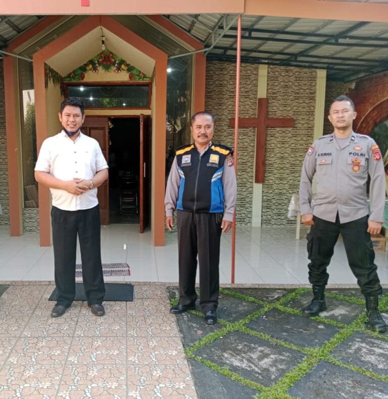 Berikan Rasa Aman, Kapolsek Banjarsari Polres Ciamis Monitoring Ibadah Minggu di GPDI