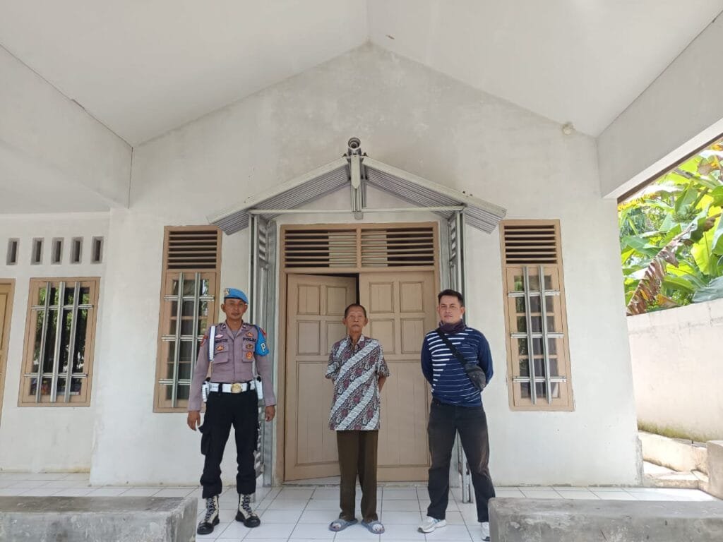 Berikan Rasa Nyaman, Polsek Lakbok Polres Ciamis Bersiaga di Gereja Panthekosta Sidaharja