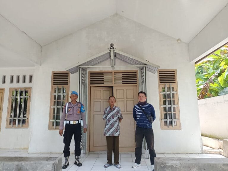 Berikan Rasa Nyaman, Polsek Lakbok Polres Ciamis Bersiaga di Gereja Panthekosta Sidaharja