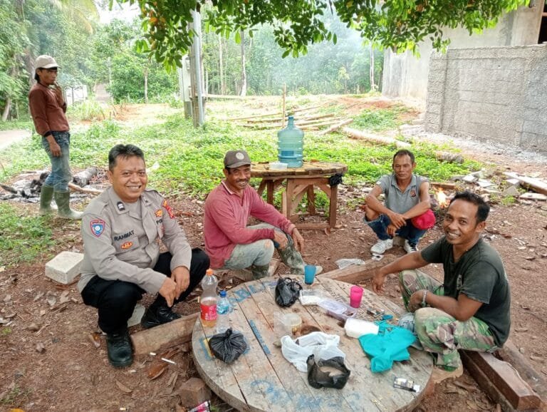 Perkuat Sinergitas, Polsek Sukadana Polres Ciamis Koorkom Pekat ke Warga di Cigaleuh Kulon