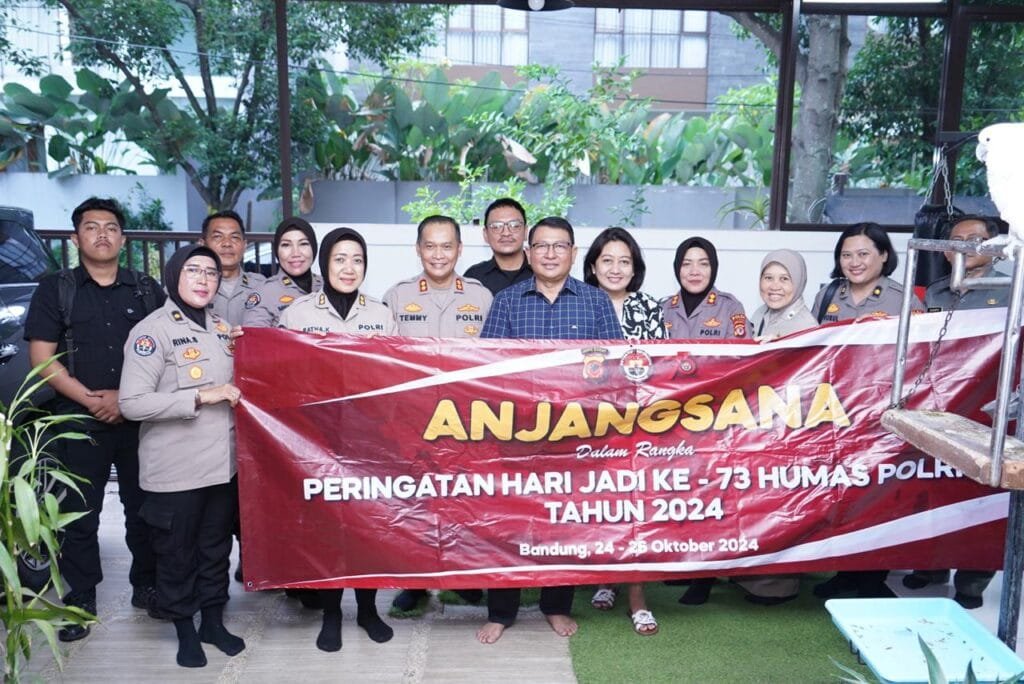 Jelang HUT Humas Polri Ke-73 Bid Humas Polda Jabar Anjangsana Ke Tempat Kediaman Brigjen Pol. (Purn) Martinus Sitompul M.Si