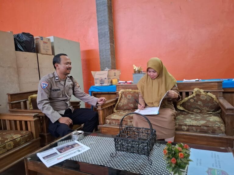 Cipkon Pilkada 2024, Polsek Cimaragas Polres Ciamis Cooling System ke Pegawai Desa Janggala
