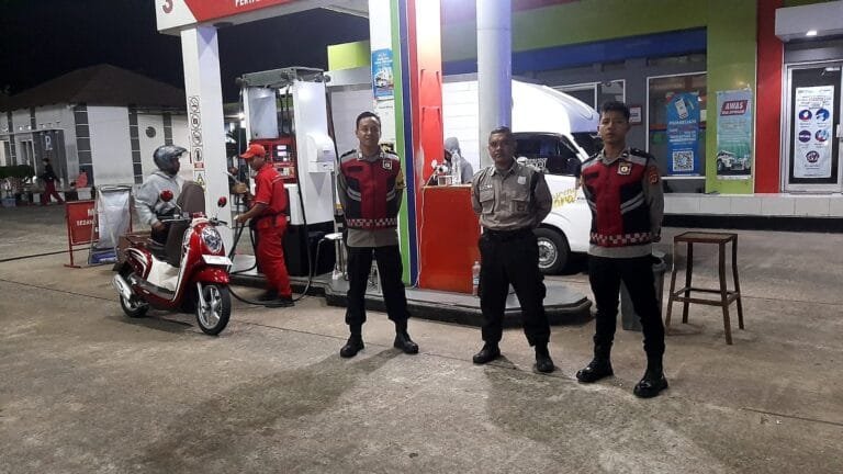 Berikan Rasa Aman di Malam Hari, Polsek Cijeungjing Polres Ciamis Intens Patroli Biru