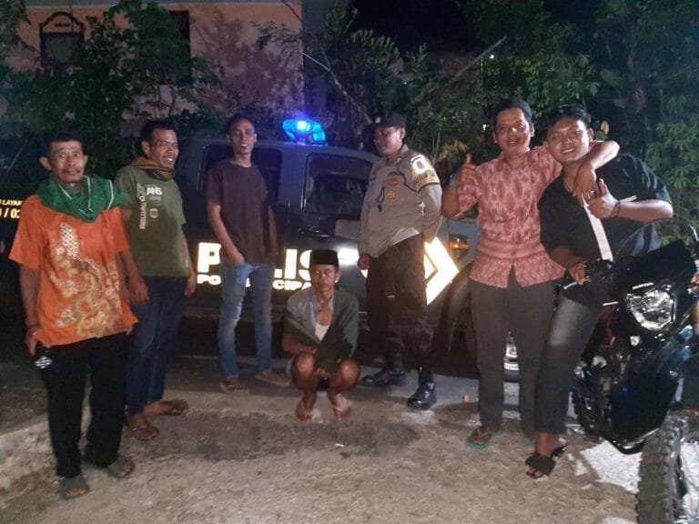 Humanis, Polsek Cipaku Polres Ciamis Patroli Dialogis ke Pemukiman Warga Saat Malam Hari