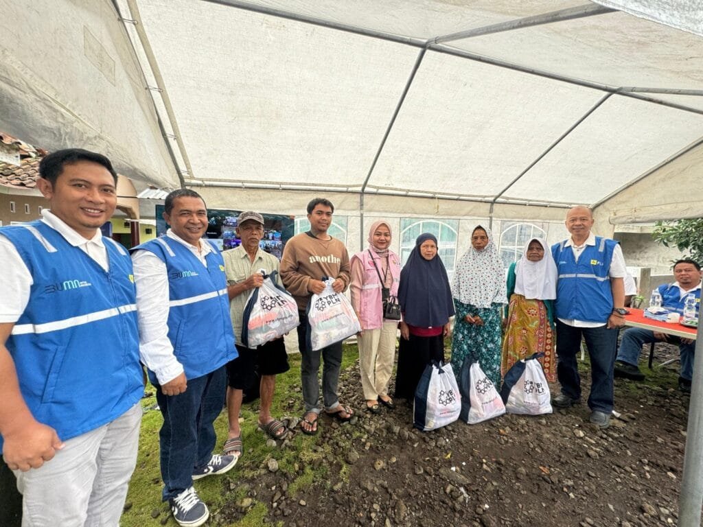 PERAN BUMN DALAM MEMPERINGATI HARI SUMPAH PEMUDA: PLN UP3 TASIKMALAYA BERSAMA SRIKANDI DAN YBM PLN TERANGI RUMAH WARGA