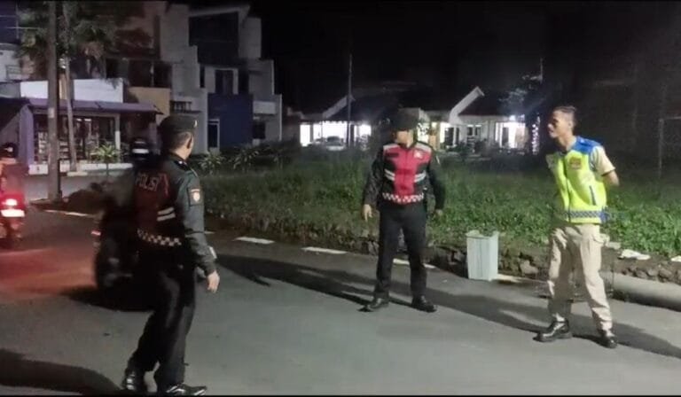 Humanis, Personel Samapta Polres Ciamis Patroli Perum Garden City Beri Imbauan Kamtibmas
