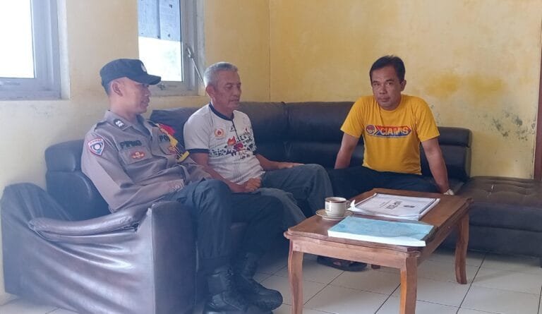 Datangi Tokoh Masyarakat, Anggota Polsek Kawali Koorkom Kamtibmas Jelang Pilkada Serentak