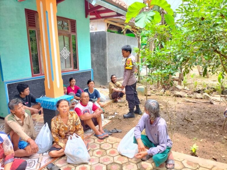 Perkuat Sinergitas, Polsek Lakbok Polres Ciamis Koorkom ke Masyarakat Neglasari Kutawaringin