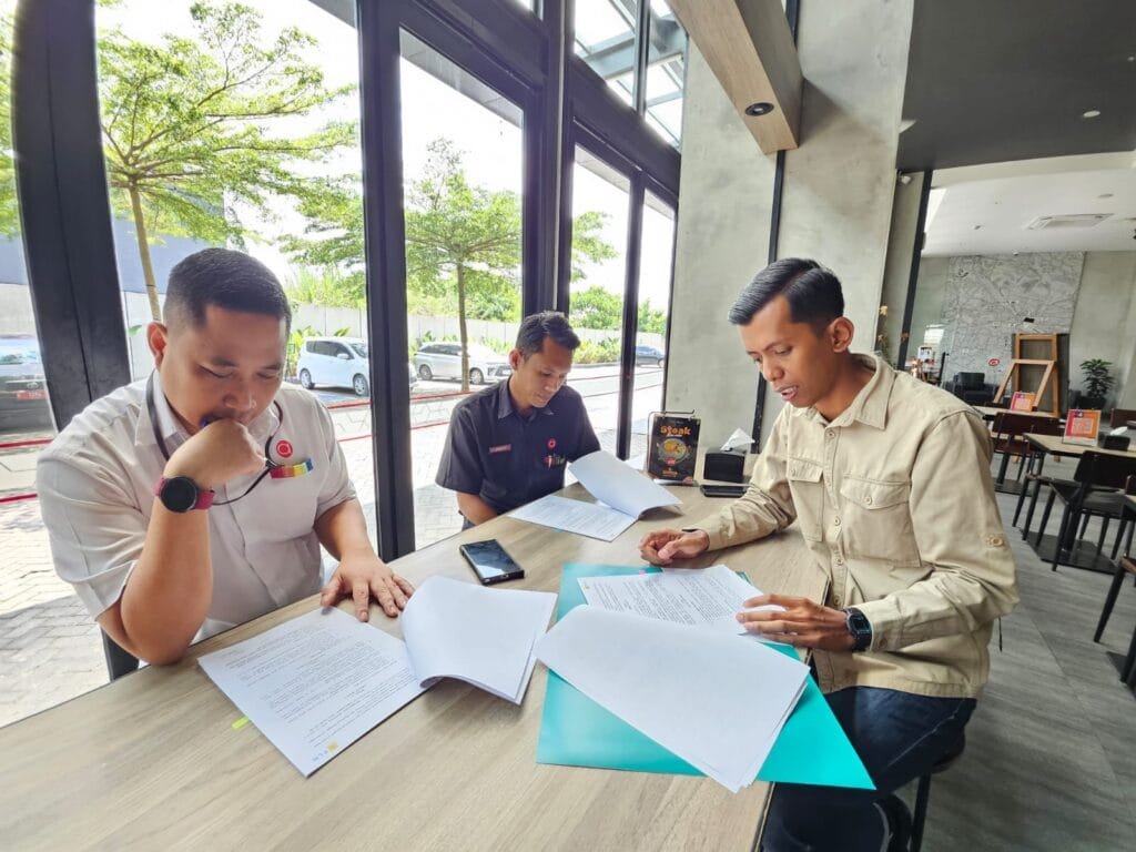 Kolaborasi dengan Stakeholder, PLN Tasikmalaya Hadirkan Kemudahan Layanan bagi Pelanggan Melalui Penyediaan SPKLU Sebagai wujud Peran BUMN Dalam Memperingati Hari Sumpah Pemuda