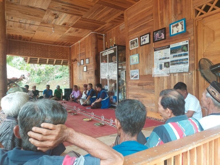 PLN Bersinergi bersama Masyarkat Kampung Kuta dalam Program Tokenisasi Jelang Peringatan Hari Listrik Nasional