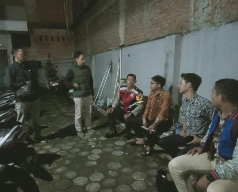 Berikan Rasa Aman, Personel Polsek Kawali Polres Ciamis Patroli Dialogis di Malam Hari
